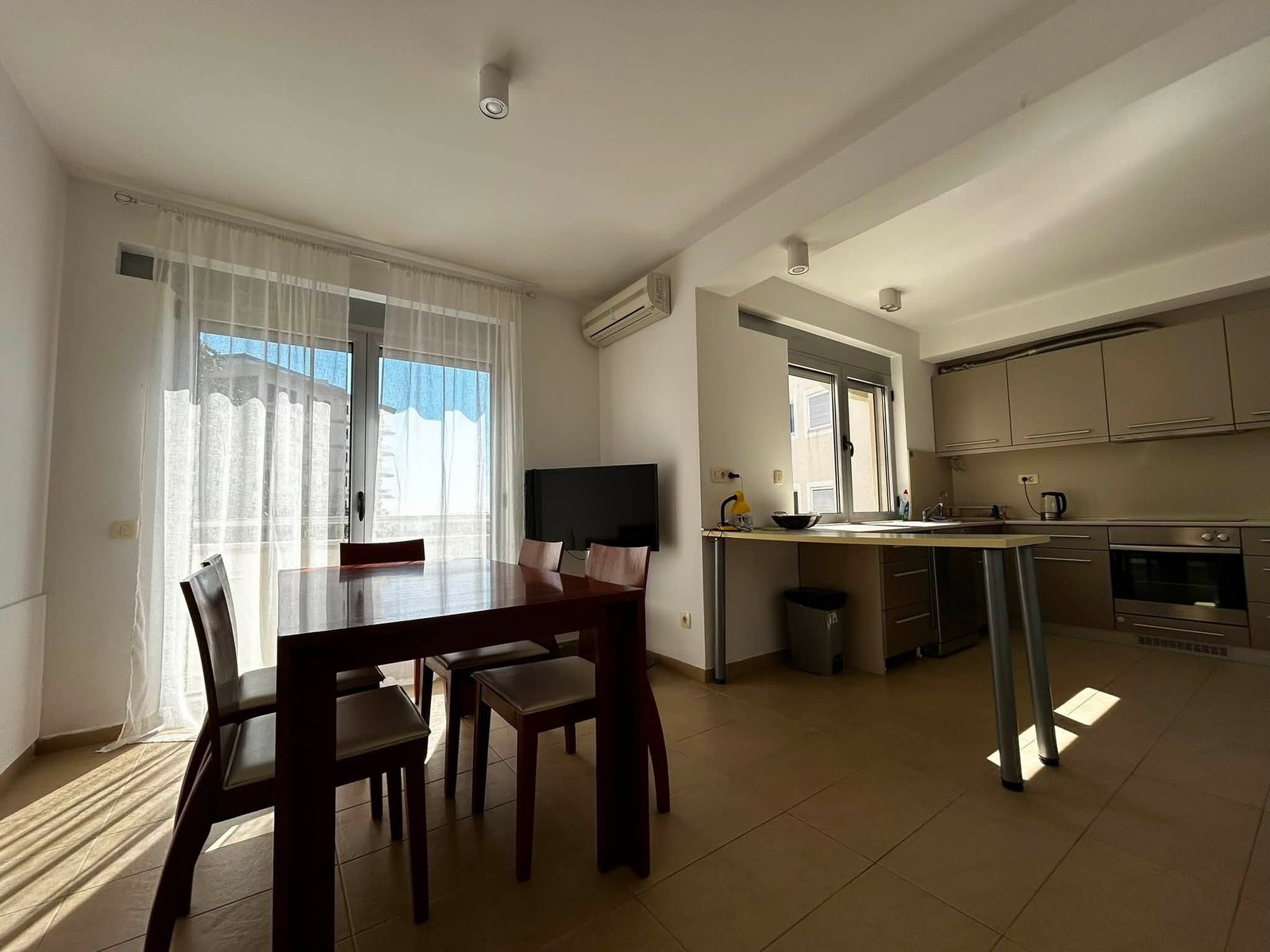 Bečići 78 m² — Living room