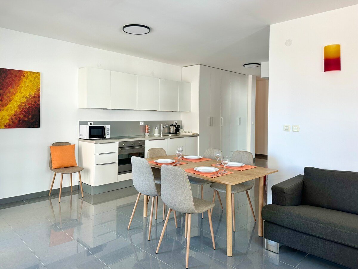 Bečići Irish 2 — Kitchen