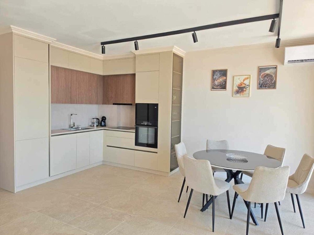 Townhouse A1 modern kitchen and dining area