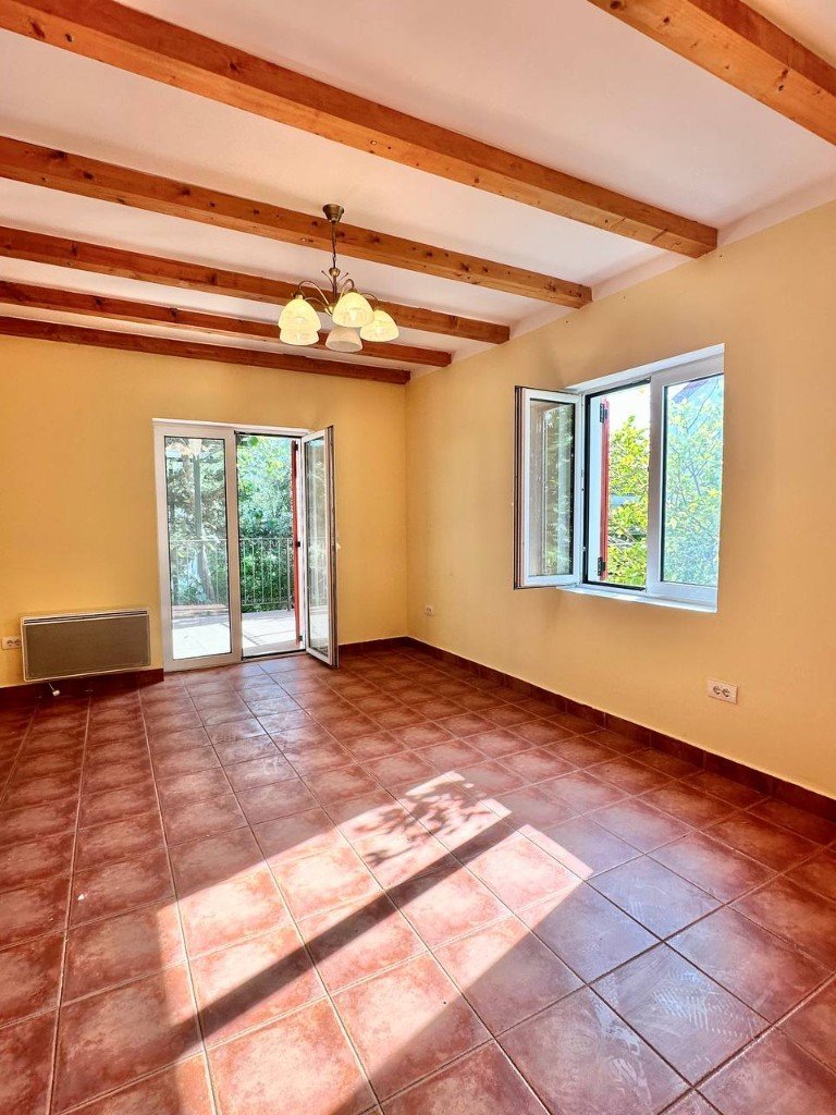 Đenovići house room with terracotta floor and wooden beams