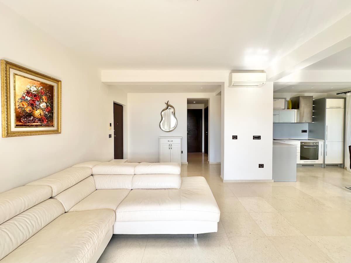 Lost in Paradise apartment