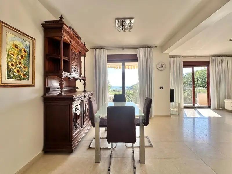 Lost in Paradise apartment