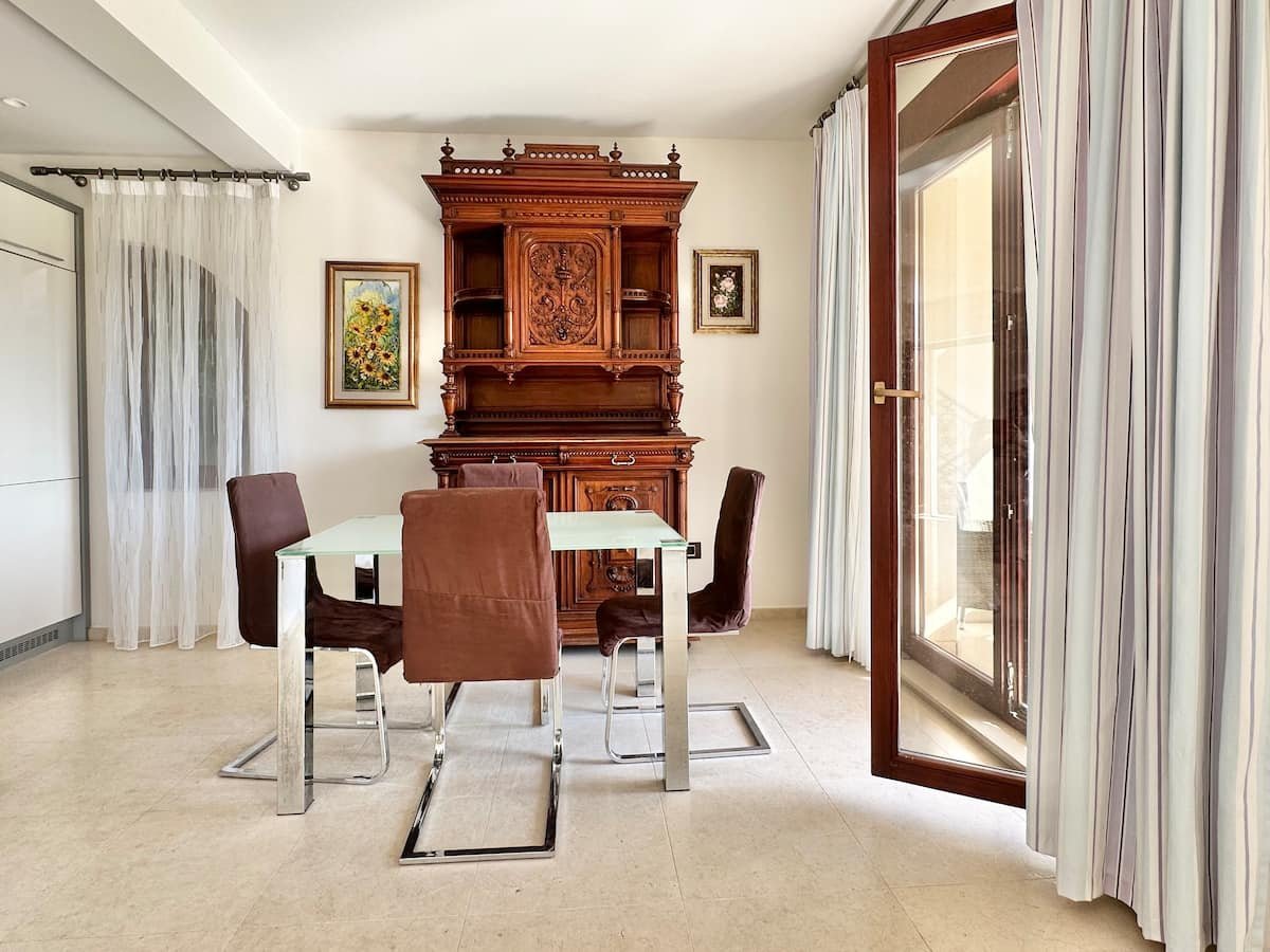Lost in Paradise apartment