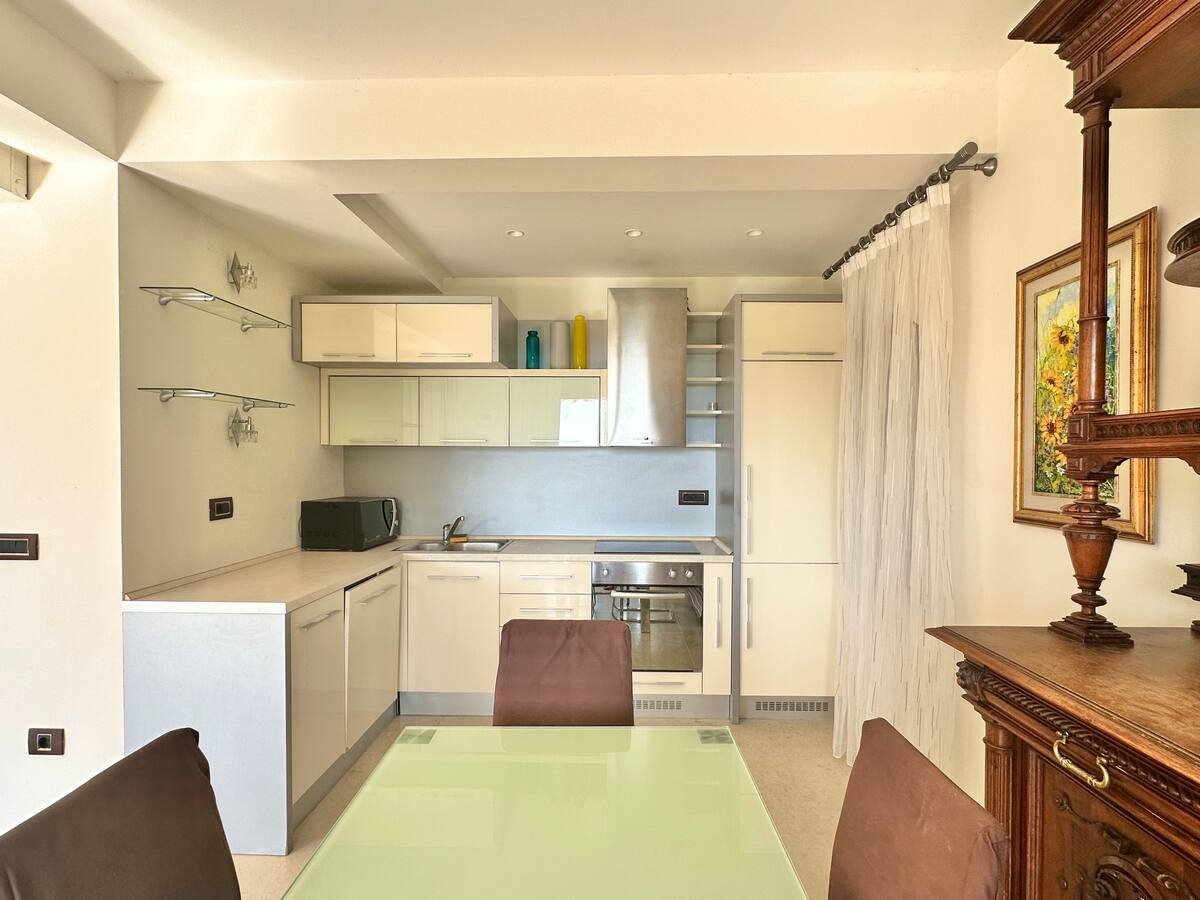 Lost in Paradise apartment