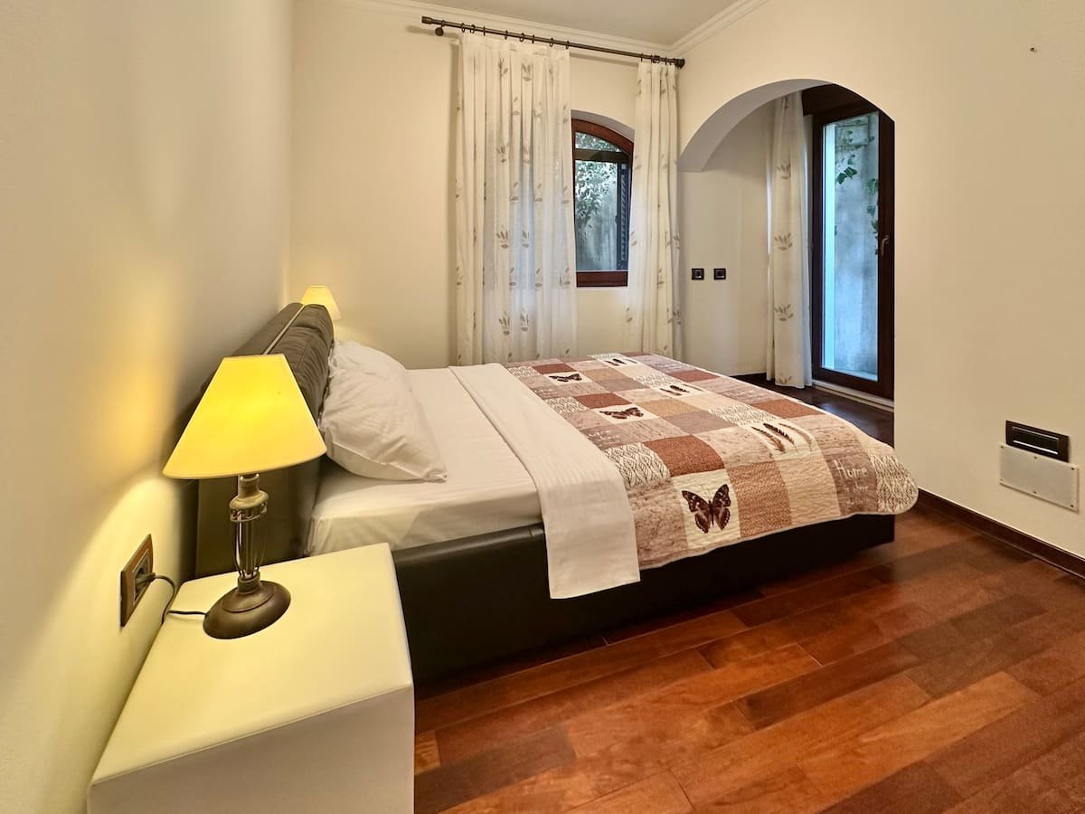 Lost in Paradise apartment