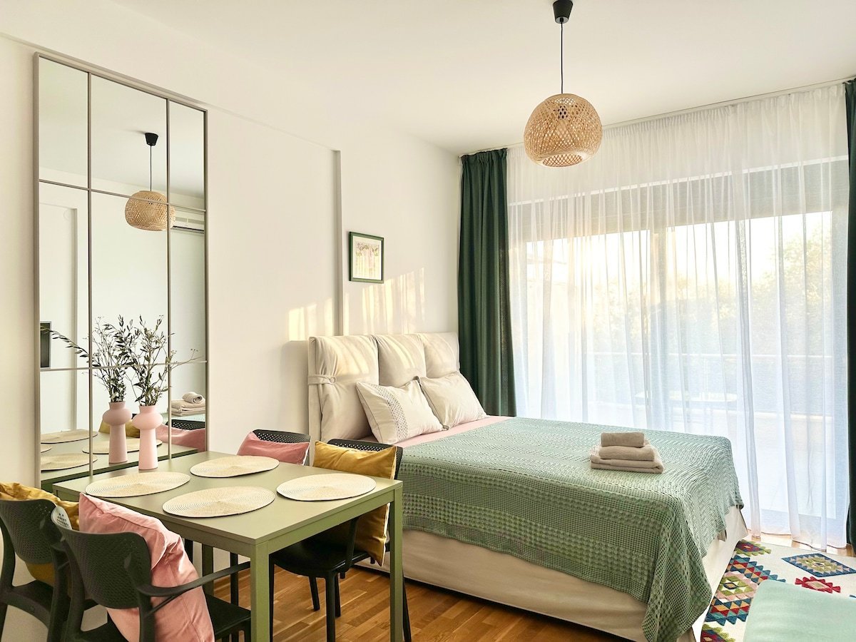 Studio Olivia bed and terrace doors